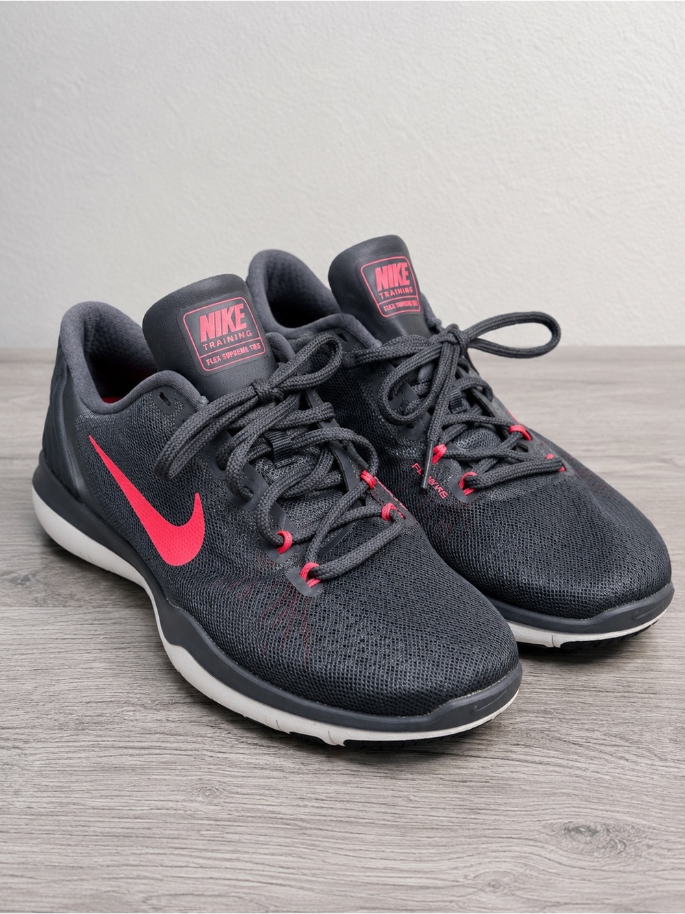 Nike Flex Supreme Gray Sneakers with Pink Swoosh Women’s Size 9W Athletic Shoes